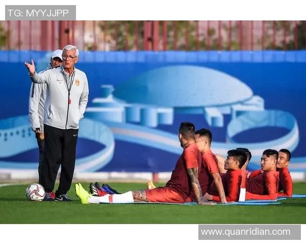 国足对阵伊朗比赛前奏国歌时刻引发球迷热烈反响与情感共鸣